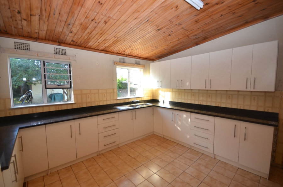 To Let 4 Bedroom Property for Rent in Berea Eastern Cape